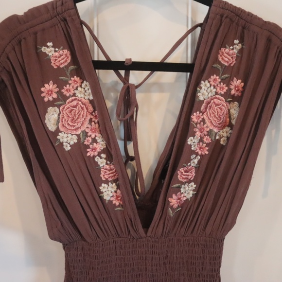 FOREVER 21 Deep V-Neck & Back Woven Dress NWT - Picture 4 of 9